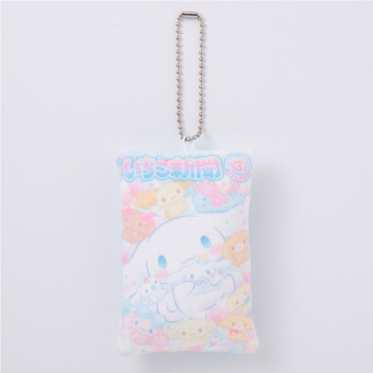 [NO. 649 / CINNAMOROLL] "Ichigo Shinbun 50th Anniversary x Munyugurumi Patio POPUP STORE Cover Collection Cushion" Plush Keychain