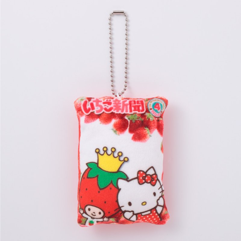 [NO. 506 / STRAWBERRY KING & HELLO KITTY] "Ichigo Shinbun 50th Anniversary x Munyugurumi Patio POPUP STORE Cover Collection Cushion" Plush Keychain