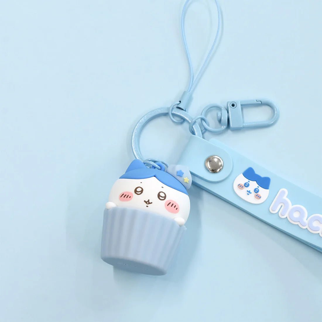 [HACHIWARE] "Chiikawa Cupcake" Hand Strap with Mascot - Rosey’s Kawaii Shop