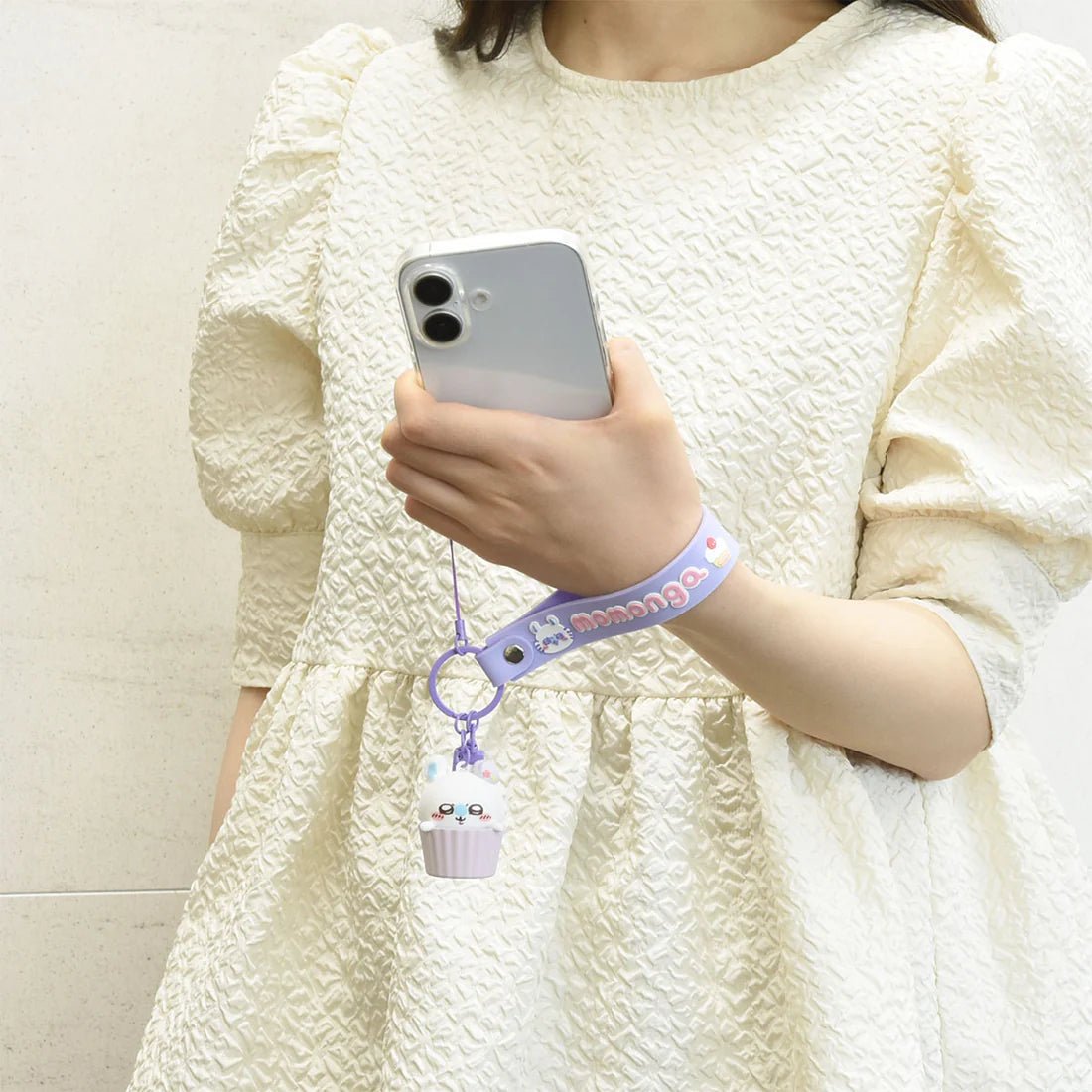 [MOMONGA] "Chiikawa Cupcake" Hand Strap with Mascot - Rosey’s Kawaii Shop
