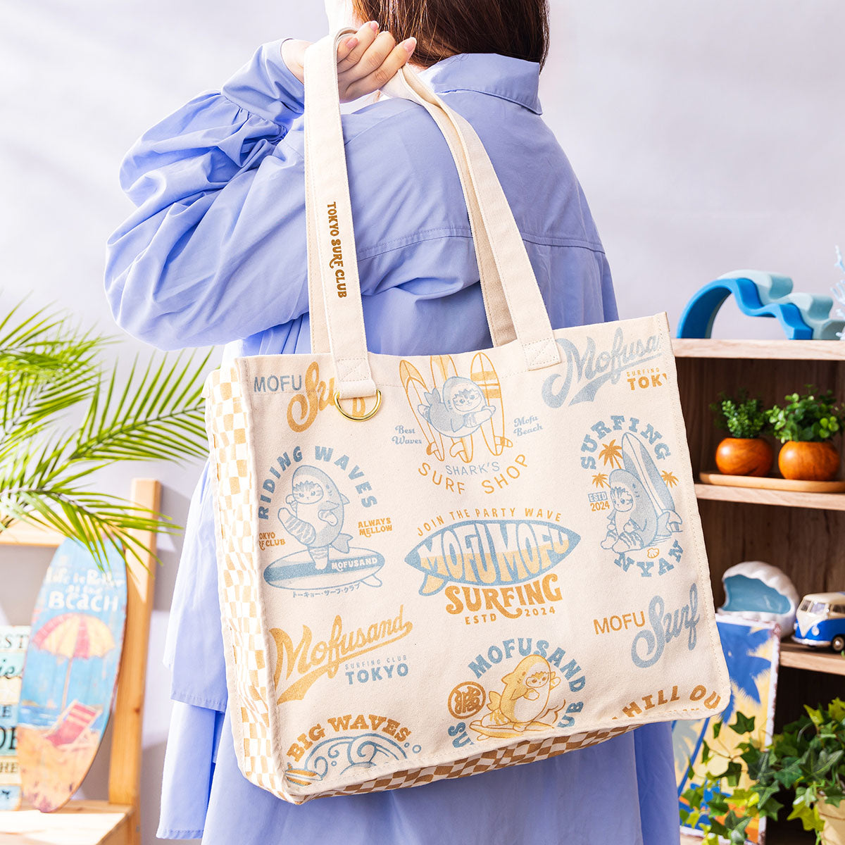 "Mofusand BOARD SHARK!" Square Tote Bag