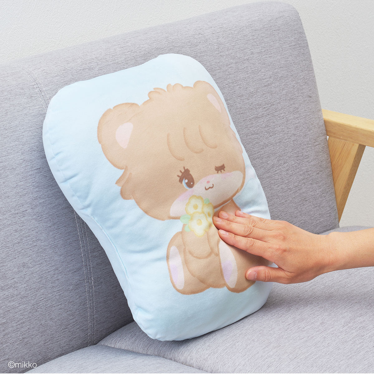 [LATTE] "Mikko Illustrations Playing In a Flower Field" Die-cut Cushion
