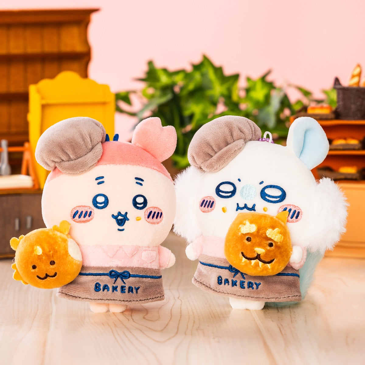 [FURUHONYA] "Chiikawa Bakery Staff" Plush Keychain